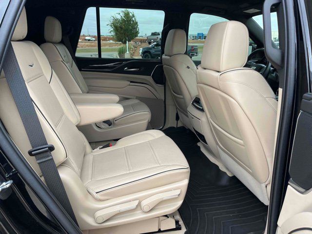 Used 2023 Cadillac Escalade Premium Luxury RWD image 17