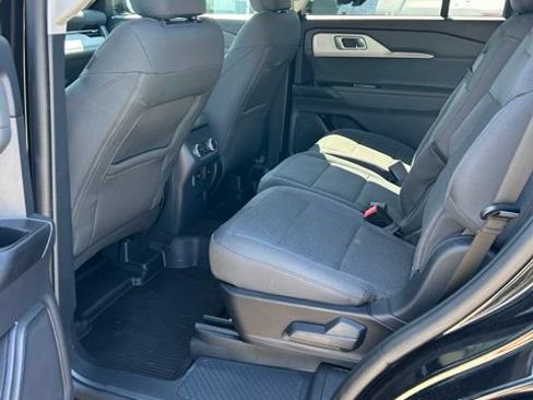 Used 2025 Ford Explorer Active AWD/4WD image 12