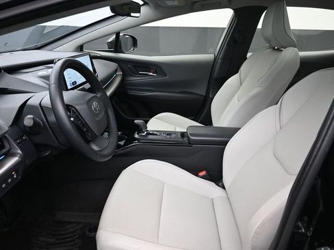 Certified 2024 Toyota Prius XLE image 31