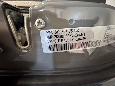 Used 2020 Chrysler Pacifica Touring w/ Cold Weather Group FWD image 30