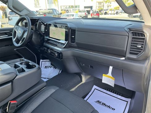Used 2025 Chevrolet Silverado 1500 LT image 29