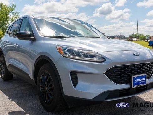 Used 2022 Ford Escape SE w/ Cold Weather Package AWD/4WD image 4