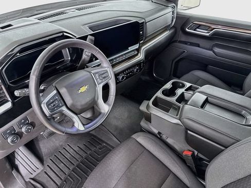 Used 2022 Chevrolet Silverado 1500 LT AWD/4WD image 14
