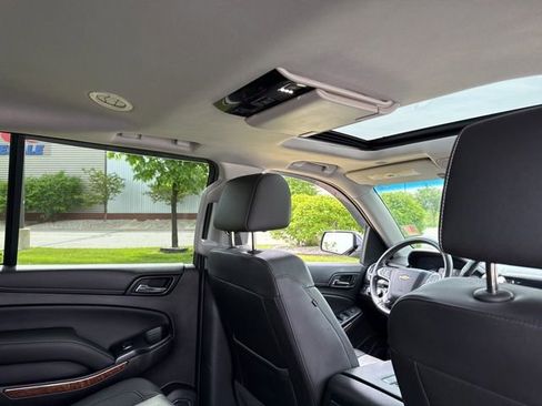 Used 2017 Chevrolet Suburban Premier AWD/4WD image 17