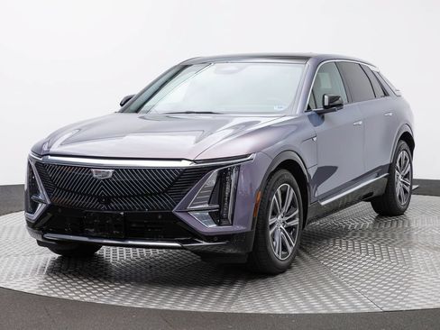 Used 2024 Cadillac Lyriq Luxury AWD/4WD image 2
