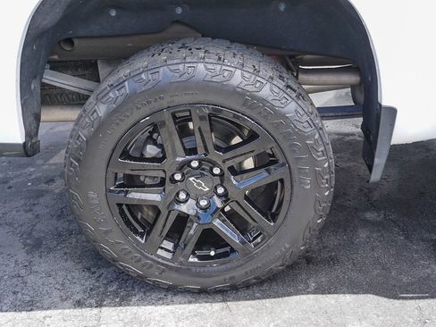 Used 2024 Chevrolet Silverado 1500 LT Trail Boss w/ Convenience Package II AWD/4WD image 8