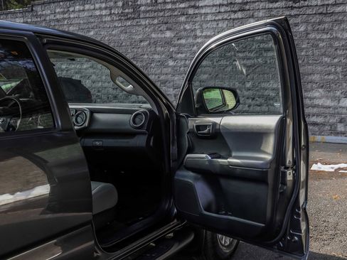 Used 2017 Toyota Tacoma SR5 image 15