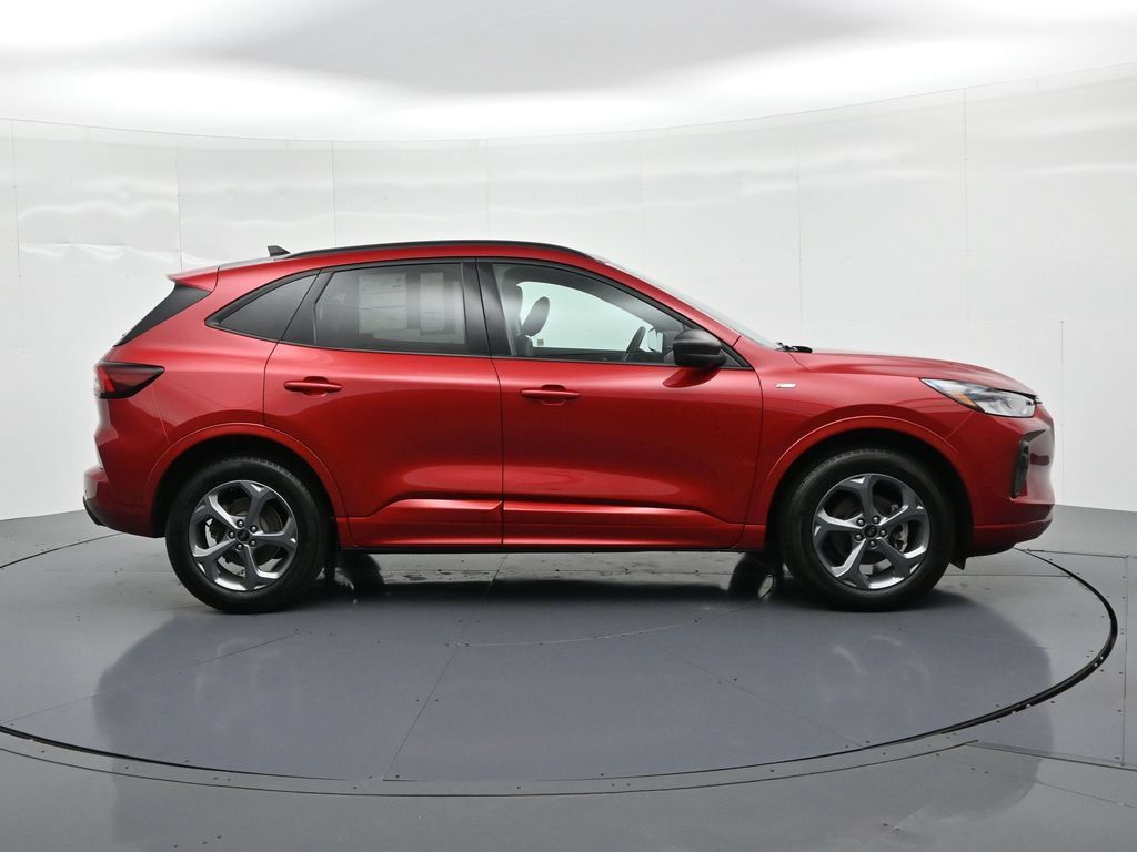 Used 2023 Ford Escape ST-Line w/ Tech Pack #1 AWD/4WD image 5