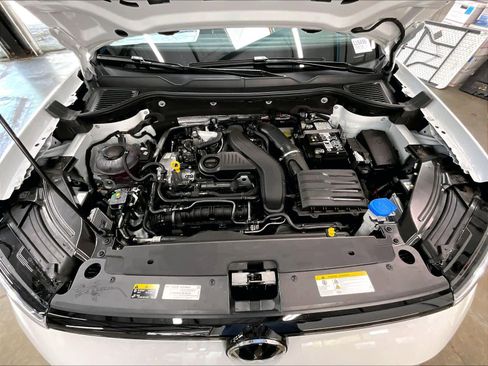 New 2026 Volkswagen Taos SE image 13