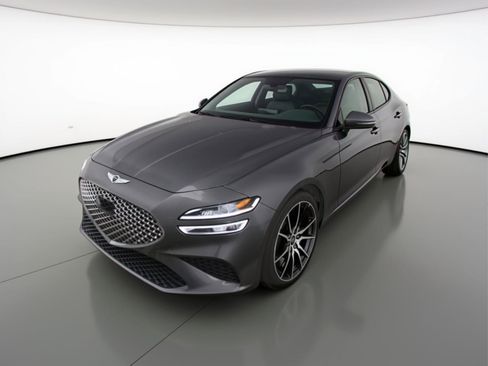 Used 2025 Genesis G70 2.5T image 3