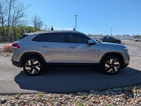 Certified 2025 Volkswagen Atlas Cross Sport SE w/ Panoramic Sunroof Package FWD image 6