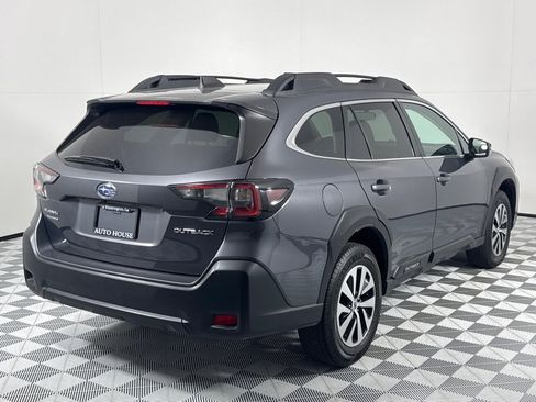 Used 2023 Subaru Outback Premium image 5