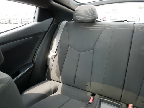 Used 2017 Hyundai Veloster Value Edition FWD image 12