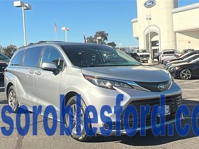 Used 2021 Toyota Sienna LE w/ LE Plus Package