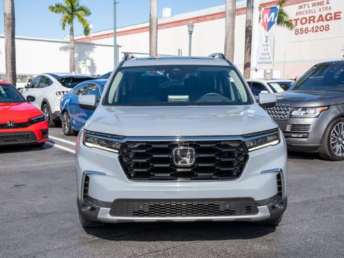 Certified 2023 Honda Pilot Elite image 2