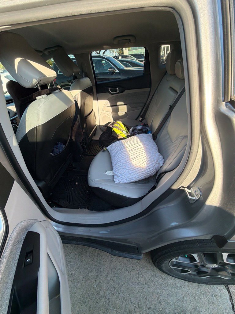 Used 2022 Jeep Compass Latitude FWD image 3