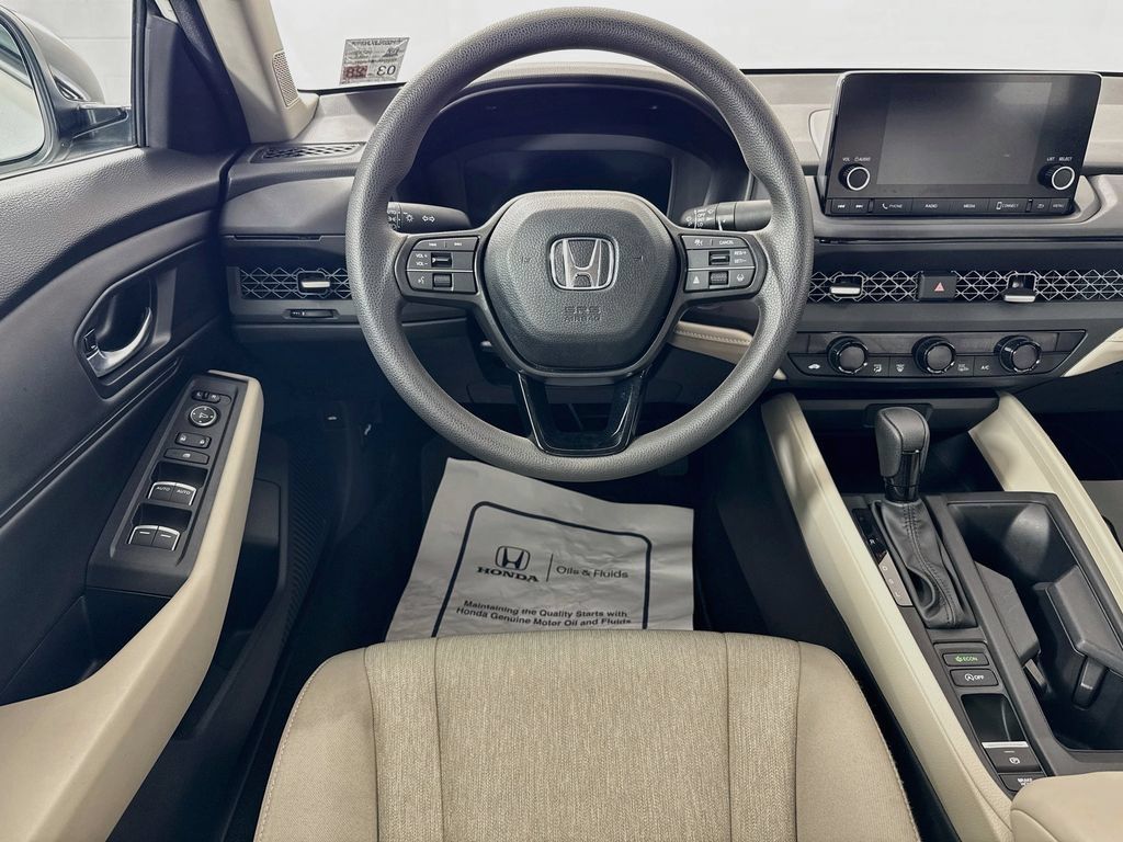 Used 2025 Honda Accord SE image 28