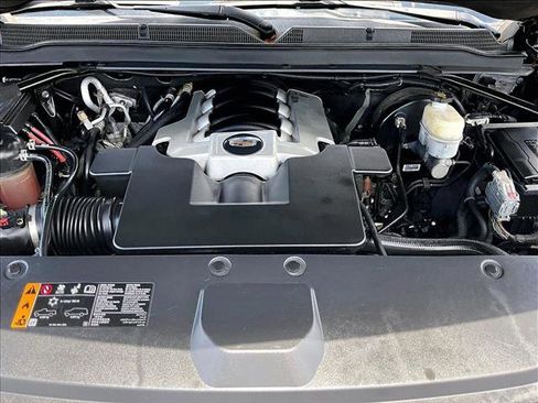 Used 2018 Cadillac Escalade Luxury RWD image 11