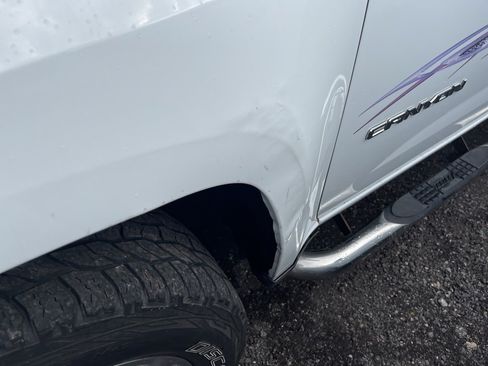 Used 2015 GMC Canyon SLT w/ Driver Alert Package image 3