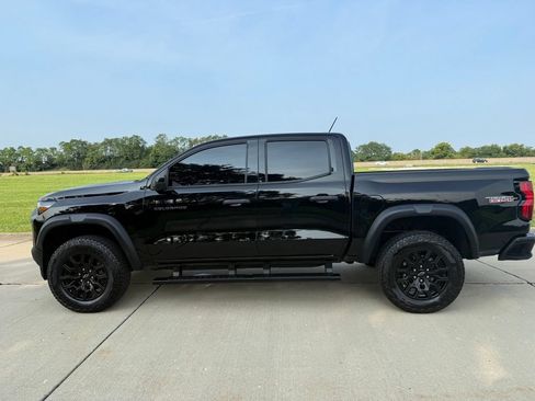 Used 2024 Chevrolet Colorado Trail Boss w/ Technology Package AWD/4WD image 6