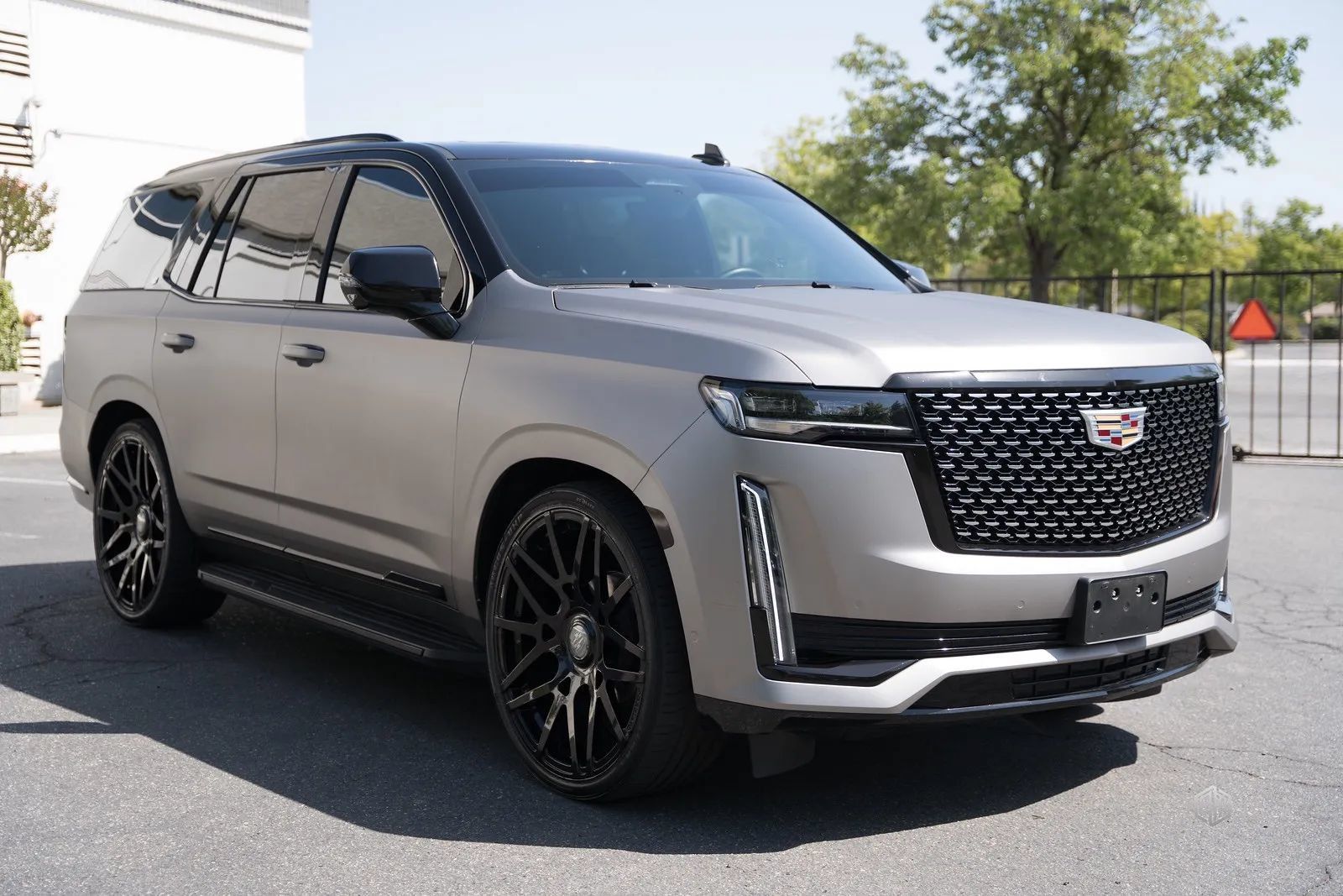 Used 2021 Cadillac Escalade Premium Luxury RWD image 3