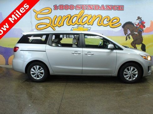 Used 2018 Kia Sedona L image 1
