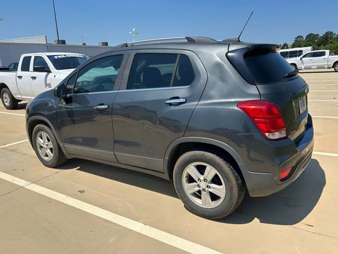Used 2019 Chevrolet Trax LT w/ Sun & Sound Package FWD image 8
