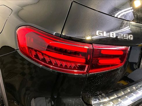 New 2026 Mercedes-Benz GLB 250 4MATIC image 5