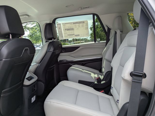 New 2026 Lincoln Navigator Premiere AWD/4WD image 14