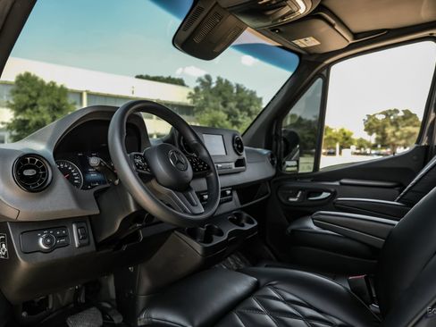 Used 2022 Mercedes-Benz Sprinter 2500 image 33