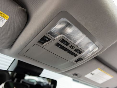 Used 2017 Toyota Highlander XLE image 16