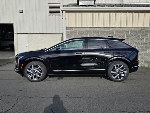 New 2026 Cadillac Optiq Luxury 1 RWD image 3