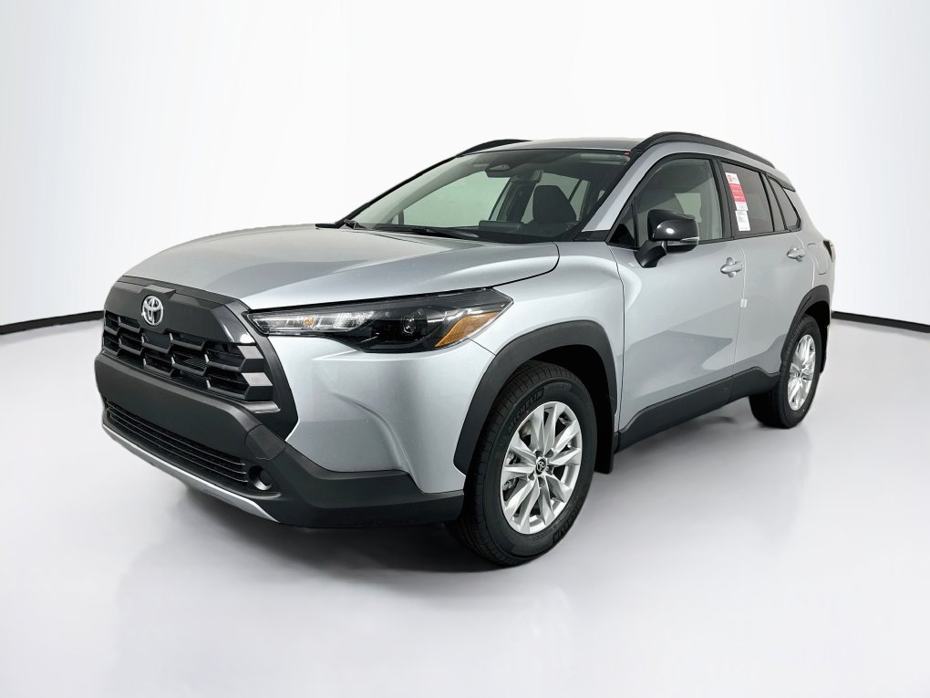 Used 2026 Toyota Corolla Cross LE FWD image 3