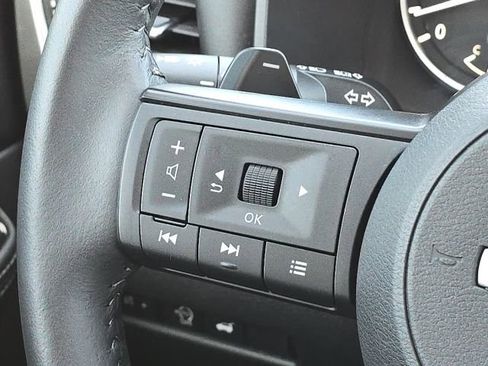 Used 2024 Nissan Rogue SV w/ SV Premium Package image 36