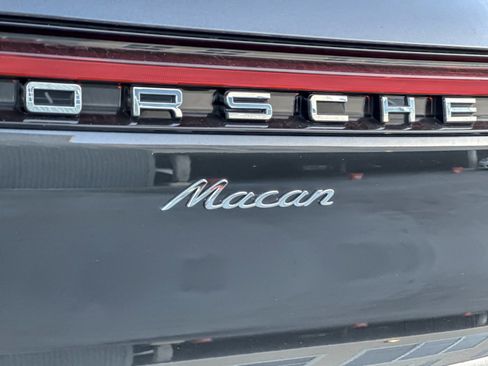 Used 2025 Porsche Macan image 28