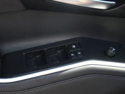 Certified 2025 Toyota Highlander XLE image 11