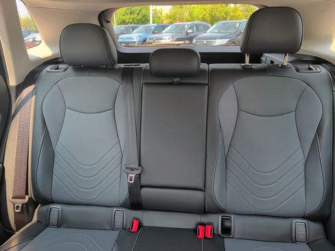 Certified 2025 Volkswagen Tiguan SE AWD/4WD image 13