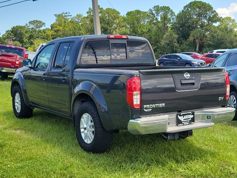 Used 2015 Nissan Frontier SV RWD image 3