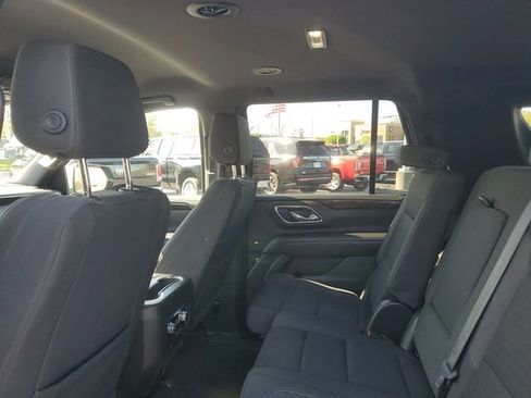 Used 2024 GMC Yukon SLE AWD/4WD image 8