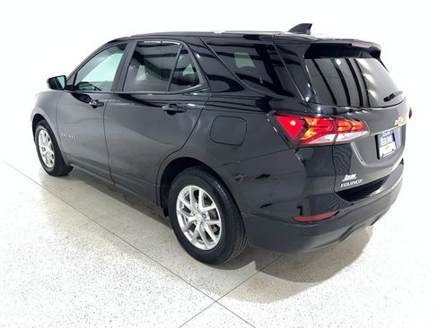 Used 2022 Chevrolet Equinox LS w/ LS Convenience Package FWD image 3