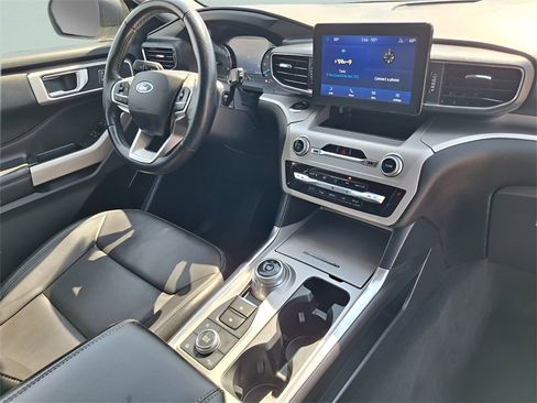 Used 2022 Ford Explorer XLT w/ Equipment Group 202A image 26