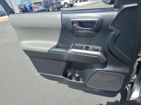Used 2019 Toyota Tacoma SR5 AWD/4WD image 23