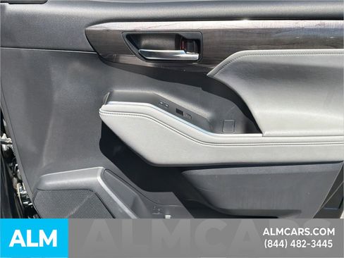 Used 2021 Toyota Highlander Platinum AWD/4WD image 16