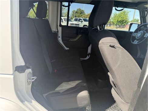 Used 2018 Jeep Wrangler Unlimited Sport AWD/4WD image 24