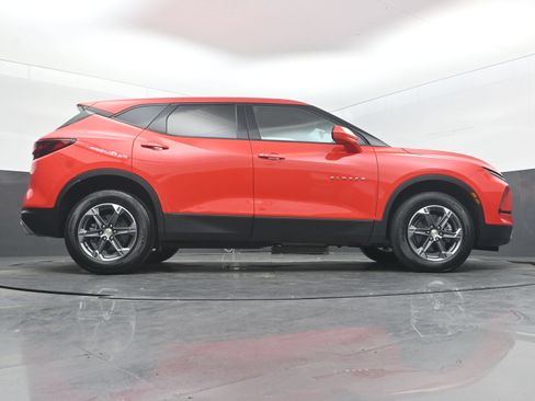 Used 2025 Chevrolet Blazer LT AWD/4WD image 30