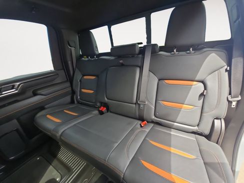 Used 2025 GMC Sierra 2500 AT4 w/ AT4 Premium Plus Package AWD/4WD image 13