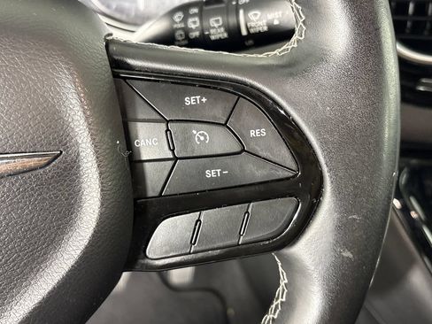 Used 2018 Chrysler Pacifica Touring Plus w/ S Appearance Package FWD image 15