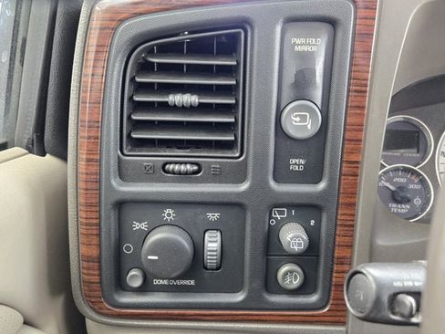 Used 2002 Cadillac Escalade Base AWD image 27