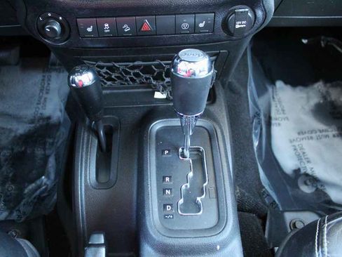 Used 2015 Jeep Wrangler Unlimited Sport image 17