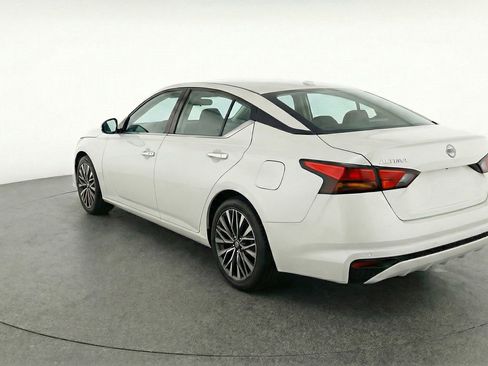 Used 2025 Nissan Altima 2.5 SV image 5